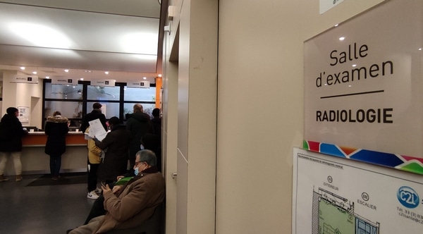 salle d'attente dans un centre d'examen radiologique