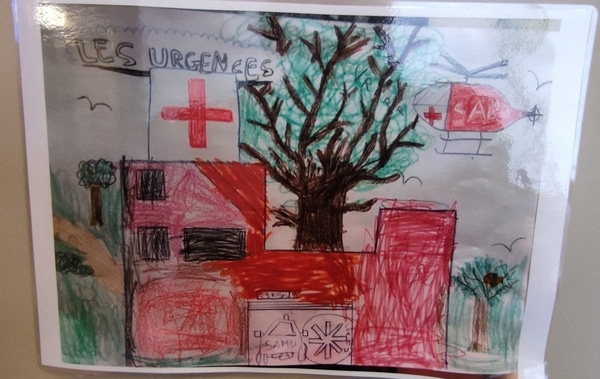 un hôpital dessiné par un enfant