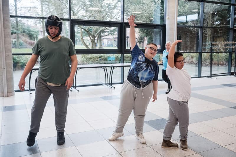 3 jeunes en situation de handicap participent à un atelier sport santé