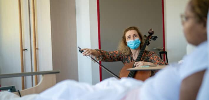 Claire Oppert, « violoncelliste-soignante »