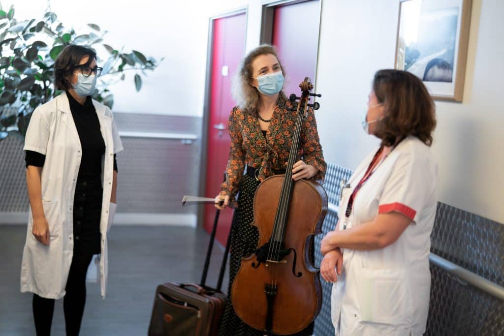 Marie Simian, psychologue, et Mélanie Monribot, médecin en soins palliatifs