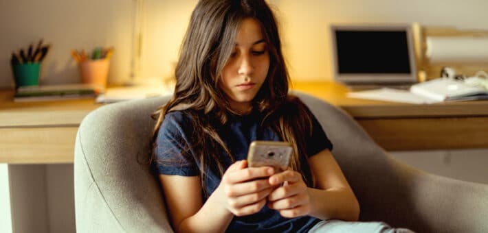 ado dépendance mobile