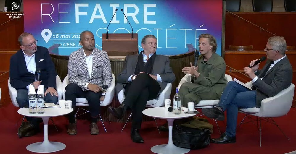 Eric Chenut, président de la Mutualité Française, s'exprime au micro lors du 3e Sommet de la mesure d’impact, organisé au Conseil économique, social et environnemental (Cese) le 16 mai 2025